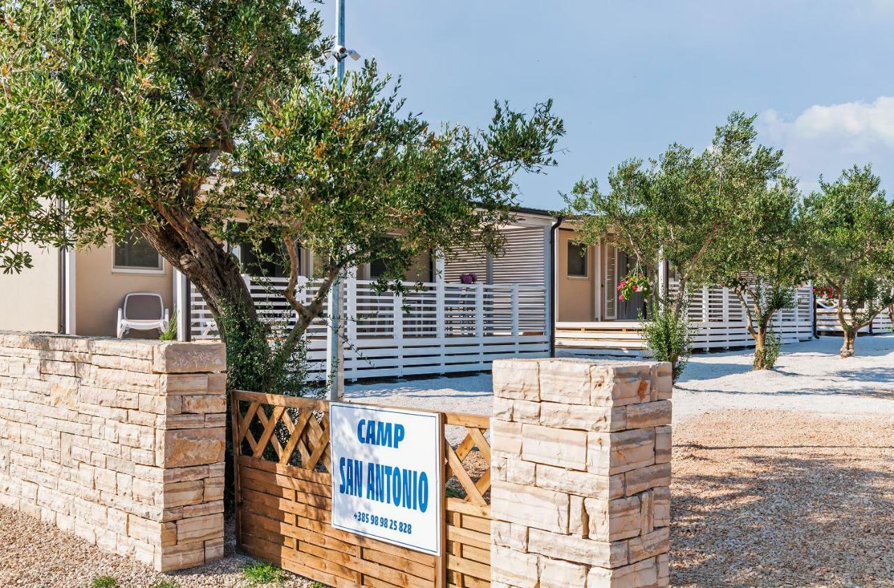 Camp San Antonio Hotel Biograd Na Moru Eksteriør billede